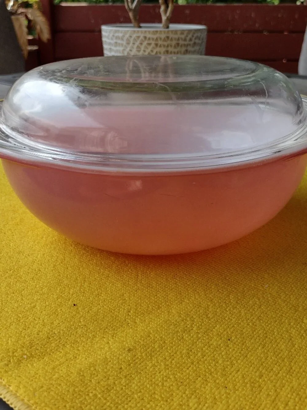 Vintage PYREX 2 Qt Flamingo Pink Round Casserole Dish #024 with Glass Lid 684-C